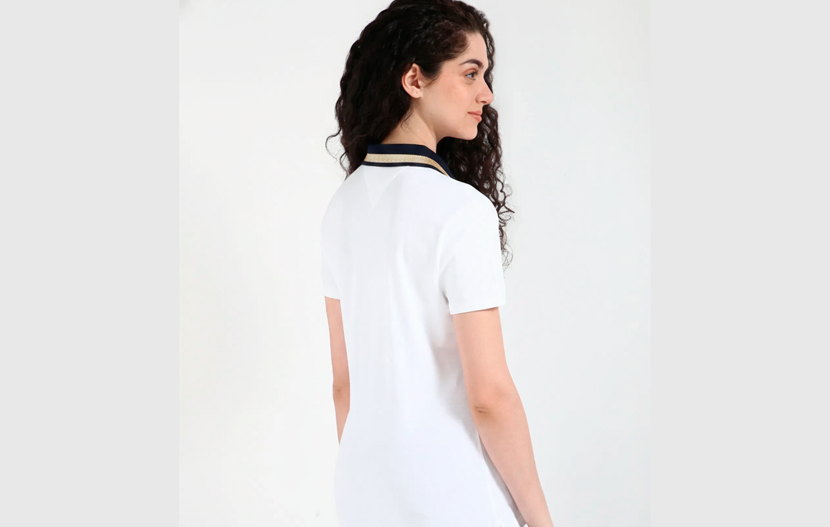 Polo Tommy Hilfiger con Cuello Dorado (Mujer)